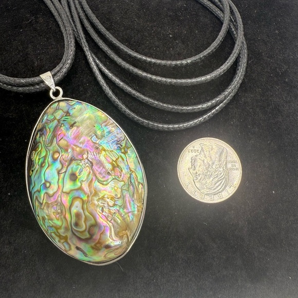 Whole Rainbow Abalone Shell Necklace 18kgp - Picture 3 of 4